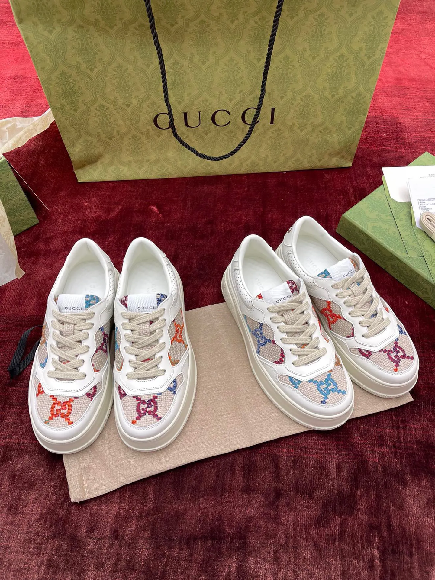 👟👟Ex-factory price 480👟👟 Gucc*i~~New upgraded version, original original color @GG couple's thick-soled shoes...biscuit shoes...white shoes...sneakers...flat shoes...catwalk style: celebrities, Internet celebrities, Xiaohongshu, etc. will definitely plant grass and call❤ Original customized cowhide fabric (classic old floral fabric, perforation, embossing process), the original bottom has a big logo, and there is a GG on the heel Logo, 5cm thick sole, classic Gucci webbing... Women's size 35-40, men's size 39-44